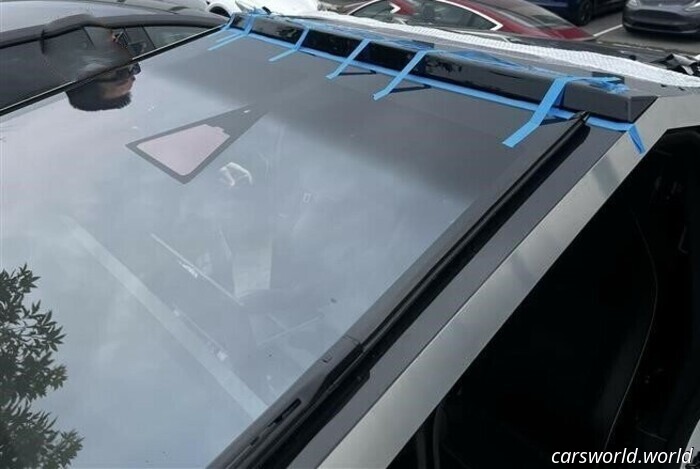 Световая балка Cybertruck присоединилась к длинному списку вещей, отпадающих у автомобилей Tesla | Carscoops